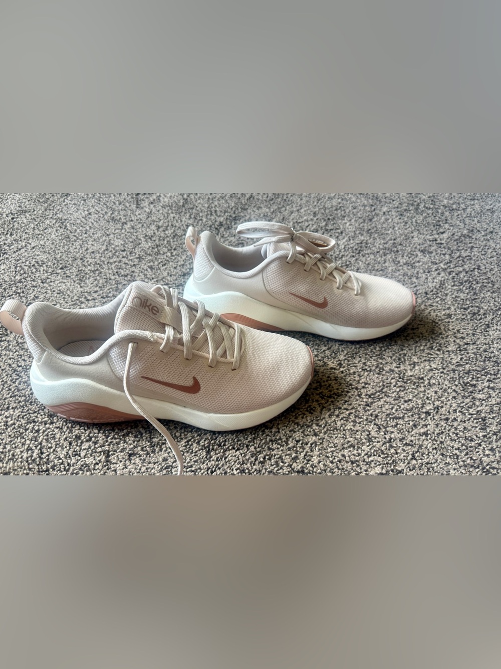 Nike Women's Air Zoom Bella 7  sz 7.5